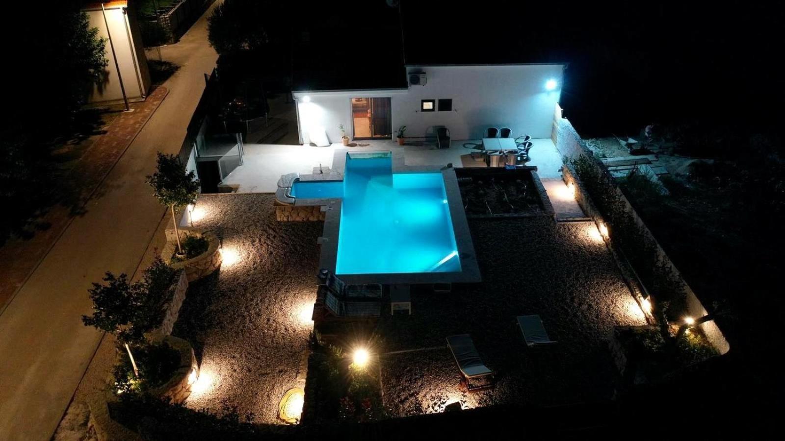 Vacation House Lavanda New! Heated Pool Zadvarje المظهر الخارجي الصورة